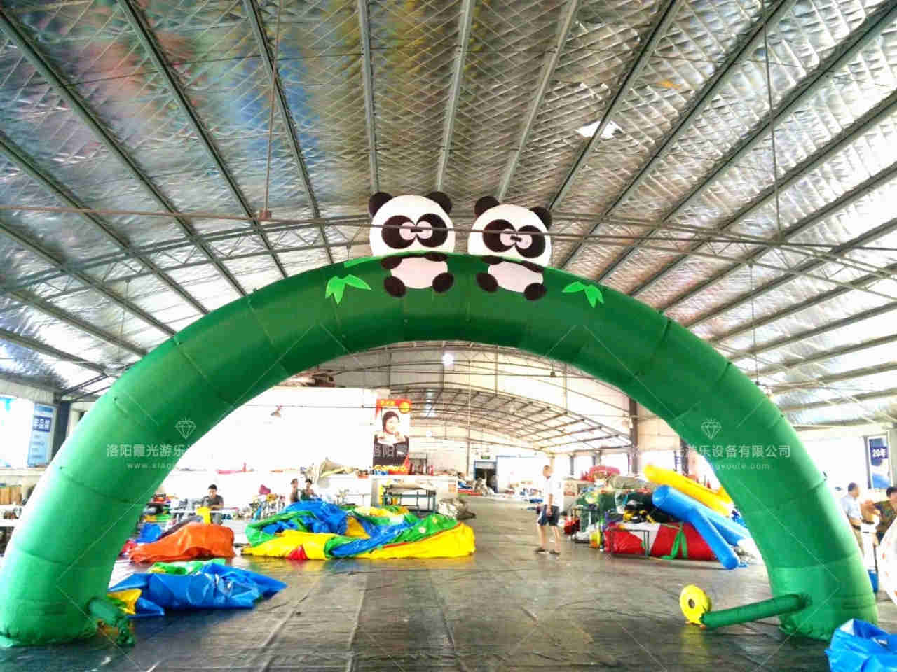 赣县熊猫喷绘拱门